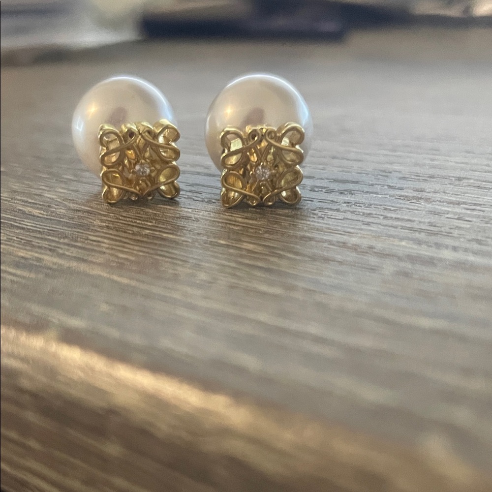 Elegant Gold and Pearl Stud Earrings